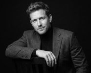 超写实影棚肖像照