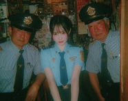 美丽的浅蓝色警服日本女��